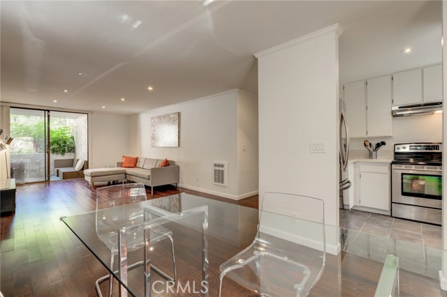 Detail Gallery Image 18 of 44 For 8400 De Longpre Ave #205,  West Hollywood,  CA 90069 - 2 Beds | 2 Baths