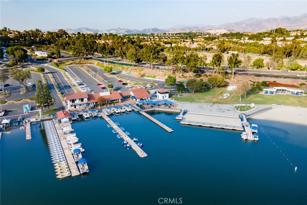 https://media.crmls.org/medias/32044272-53d9-4b21-9d83-d8384d6b0578.jpg?preset=X-Large