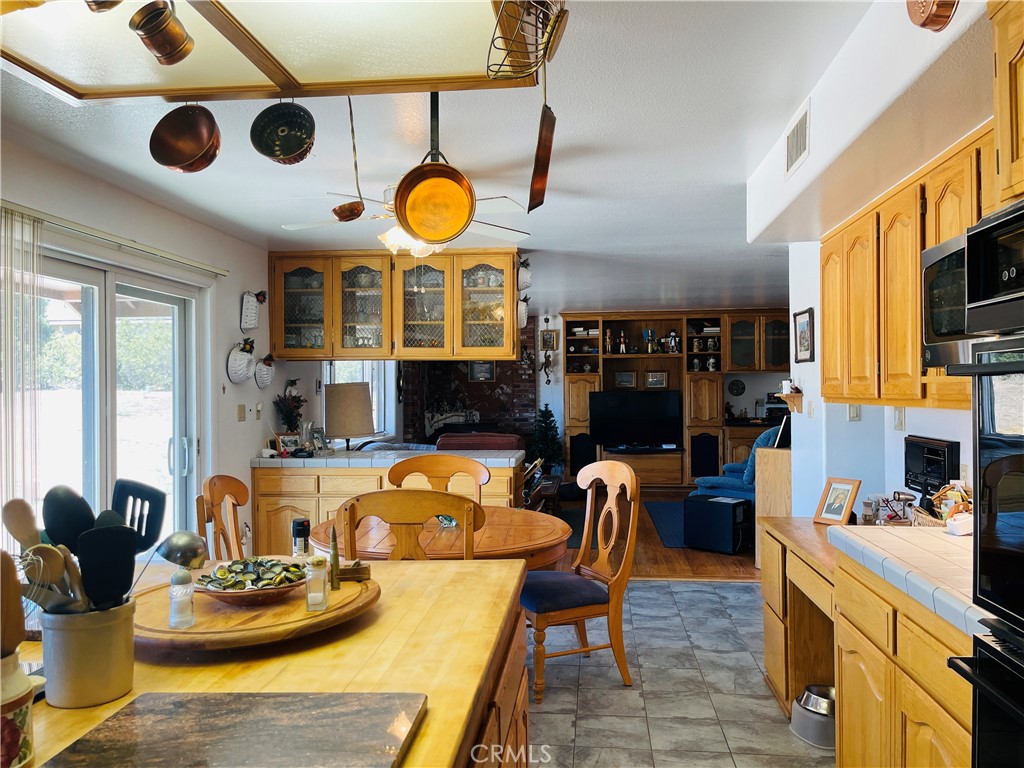 https://media.crmls.org/medias/3204c347-f588-4152-ae49-629ea2134380.jpg?preset=X-Large