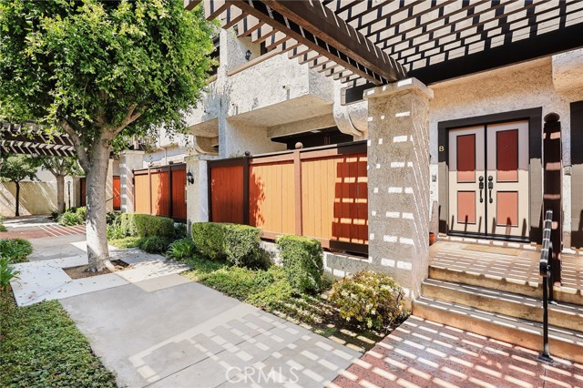 Detail Gallery Image 4 of 51 For 458 W Huntington Dr #B,  Arcadia,  CA 91007 - 3 Beds | 2/1 Baths