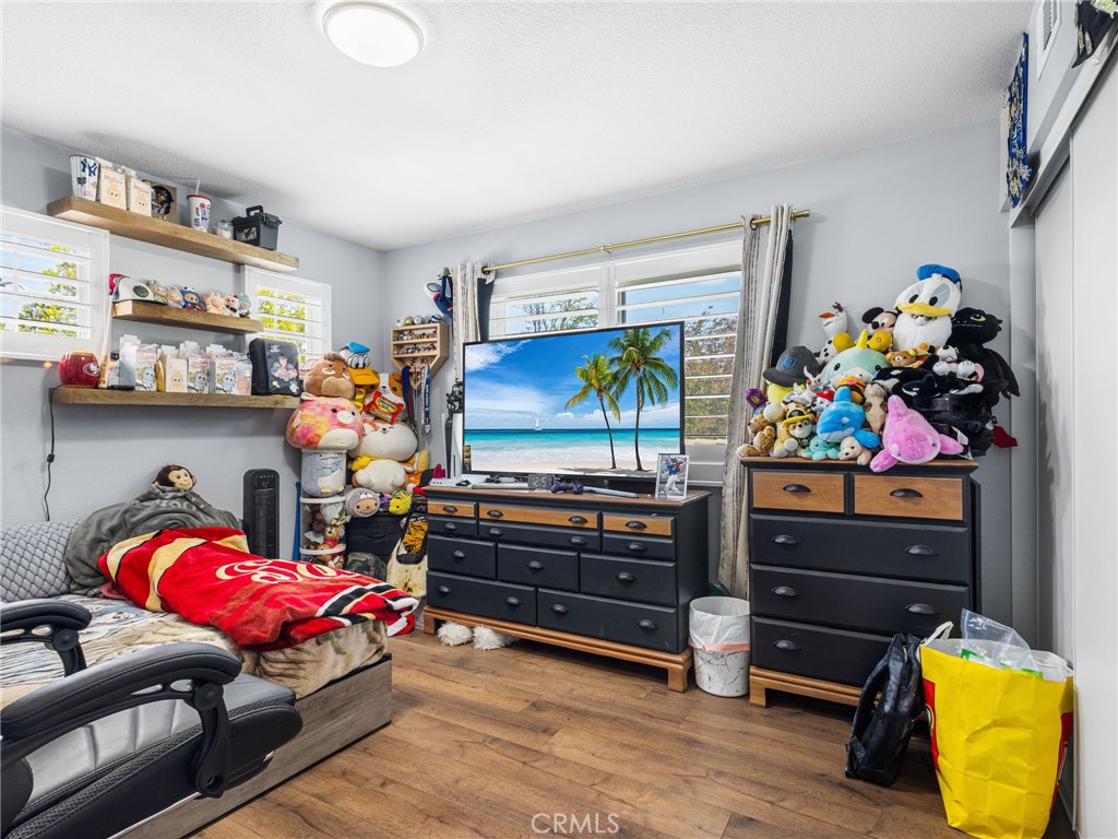 https://media.crmls.org/medias/32052f43-0a69-43c0-a487-2844a9d34ee0.jpg?preset=X-Large
