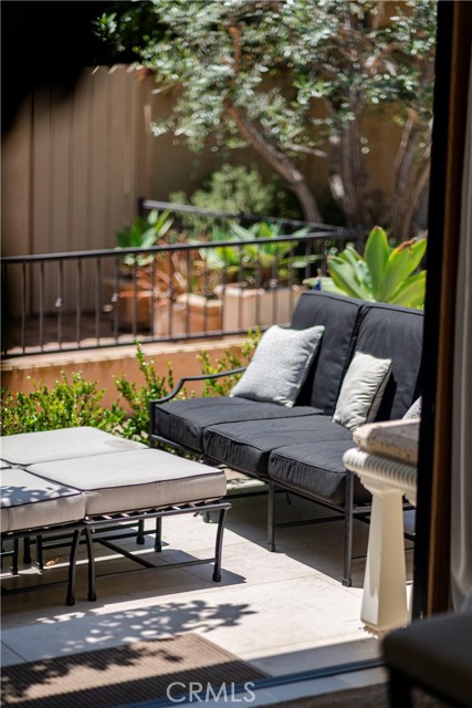 Detail Gallery Image 39 of 64 For 106 via Cordova, Newport Beach,  CA 92663 - 2 Beds | 2 Baths