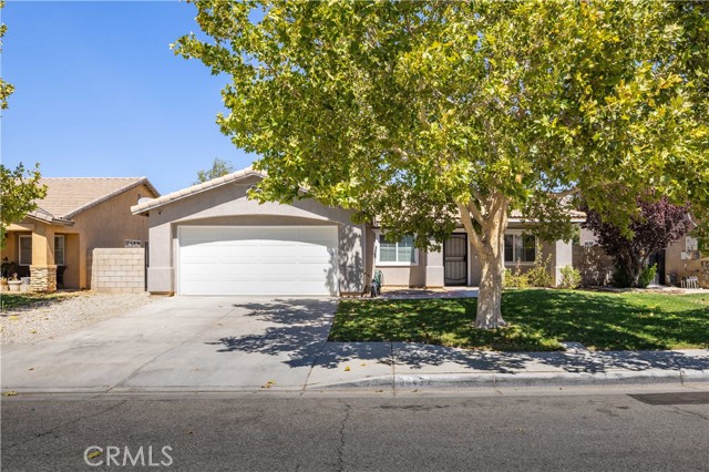 Detail Gallery Image 1 of 30 For 3643 Drysdale Dr, Lancaster,  CA 93535 - 3 Beds | 2 Baths