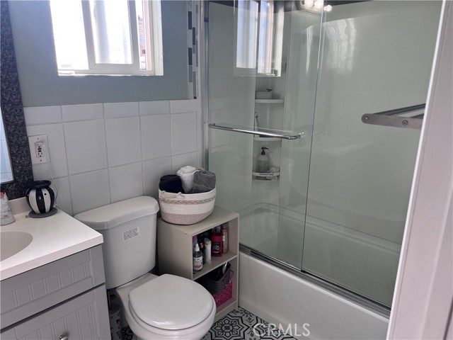 1222 E 103rd Street, Los Angeles CA: https://media.crmls.org/medias/3207e526-3dfa-4d76-a950-cec53ad1e33d.jpg
