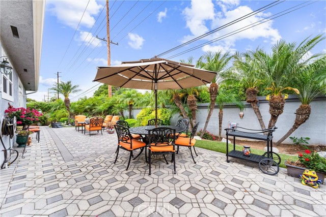 1522 Oakhill Court, Santa Ana CA: https://media.crmls.org/medias/320827b0-6db6-4bd0-868f-ebc536a61bbc.jpg