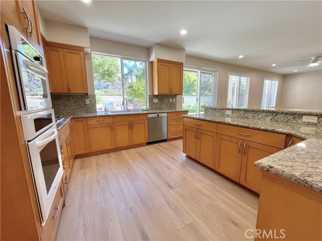9 Bel Flora Court, Aliso Viejo CA: https://media.crmls.org/medias/320897d5-89f8-4676-beae-e7994b0689fe.jpg