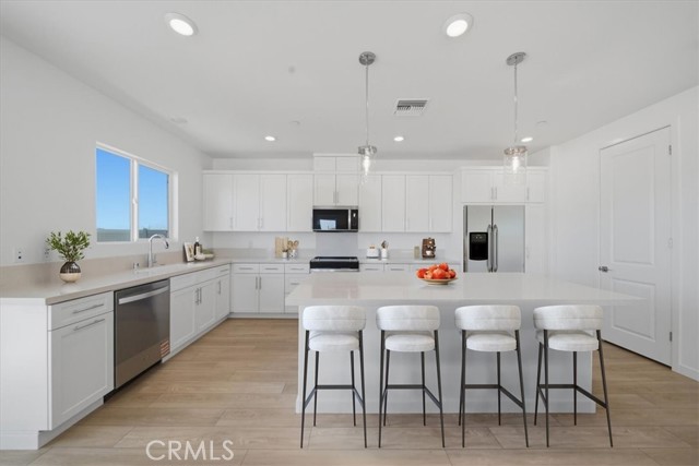 Detail Gallery Image 13 of 45 For 44258 Fleetwood Dr, Lancaster,  CA 93535 - 3 Beds | 2 Baths