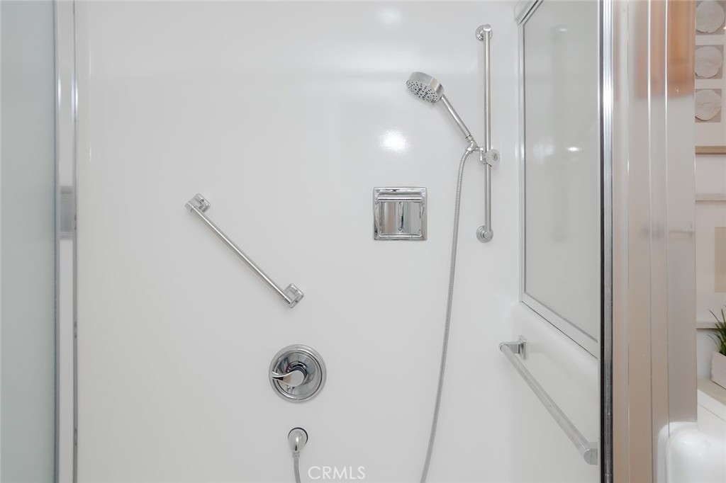https://media.crmls.org/medias/3209349c-c689-4188-b540-8ceceb642d48.jpg?preset=X-Large