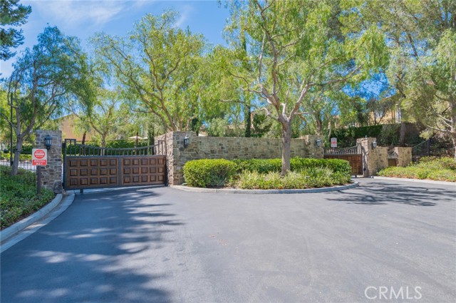 22 Arborside, Irvine CA: https://media.crmls.org/medias/32095fad-2142-4911-b265-1e1a66f72818.jpg