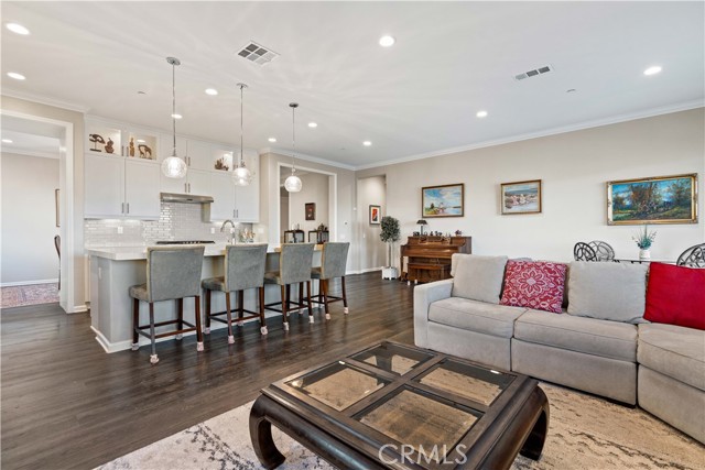 Detail Gallery Image 16 of 66 For 18619 Cedar Crest Dr, Canyon Country,  CA 91387 - 3 Beds | 2/1 Baths