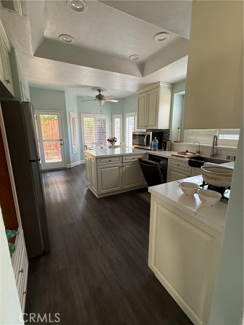10237 Kernwood Court, Rancho Cucamonga CA: https://media.crmls.org/medias/3209c874-fc43-46ad-a9d3-b8a7e9d22188.jpg