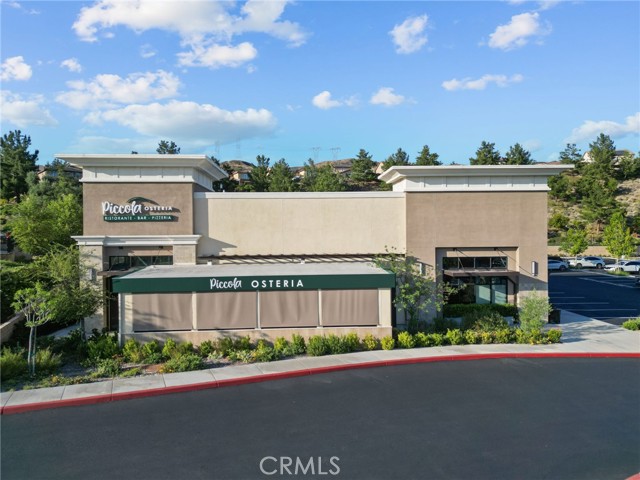19539 Laroda, Saugus CA: https://media.crmls.org/medias/320ac0f6-574d-4219-96e3-34924b838503.jpg