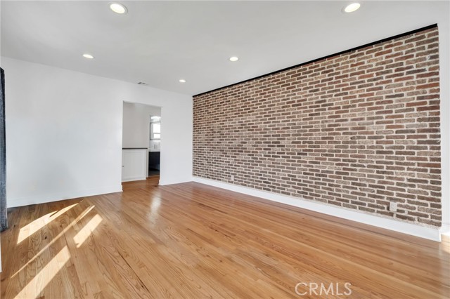 Detail Gallery Image 6 of 29 For 6630 Mclennan, Lake Balboa,  CA 91406 - 3 Beds | 2 Baths