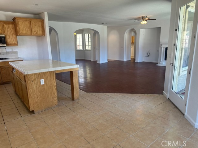 Detail Gallery Image 8 of 27 For 423 Pisa St, Los Banos,  CA 93635 - 4 Beds | 3 Baths