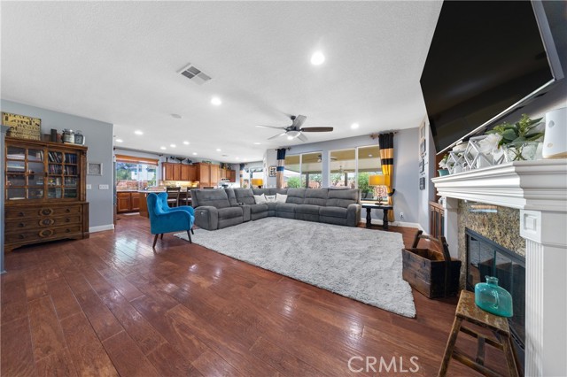 Detail Gallery Image 5 of 62 For 28012 Windjammer Ct, Menifee,  CA 92585 - 3 Beds | 3/1 Baths