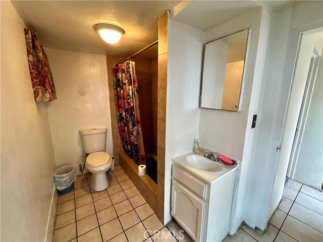 Detail Gallery Image 19 of 28 For 5852 S Olive St, Los Angeles,  CA 90003 - 4 Beds | 3 Baths