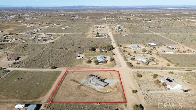 6895 Coyote Rd, Phelan CA: https://media.crmls.org/medias/320d78f6-517c-4538-bad3-4cb6a146431b.jpg