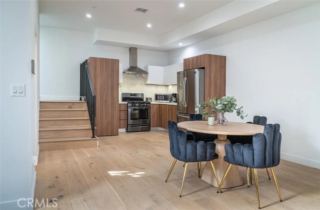 Detail Gallery Image 6 of 25 For 12134 Clarkson Rd, Los Angeles,  CA 90064 - 2 Beds | 3/1 Baths