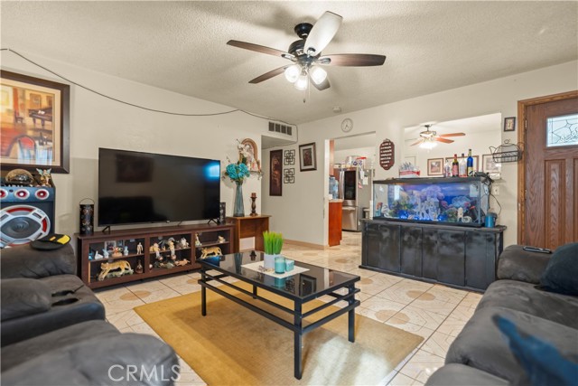 Detail Gallery Image 5 of 18 For 232 Rodriguez Ave, Shafter,  CA 93263 - 3 Beds | 1 Baths