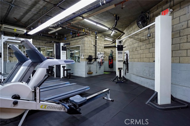 222 S Central Avenue, Los Angeles CA: https://media.crmls.org/medias/32106b82-881d-4935-a4e2-8921b19c46c1.jpg