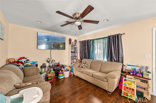 764 W Olive Street, San Bernardino CA: https://media.crmls.org/medias/3210aeb2-38df-4a4c-9fd3-ab8b8ce5ae60.jpg