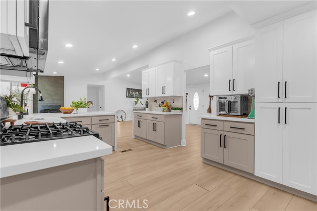 Detail Gallery Image 11 of 51 For 9888 Trinity, Oak Hills,  CA 92344 - 6 Beds | 2 Baths