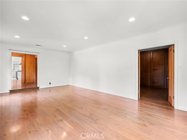 5405 Black Oak Drive, Los Angeles CA: https://media.crmls.org/medias/32116015-0d9d-43d6-8938-7e575e49c660.jpg