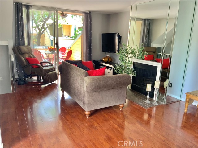 Detail Gallery Image 19 of 45 For 9917 Independence Ave #C,  Chatsworth,  CA 91311 - 2 Beds | 2 Baths