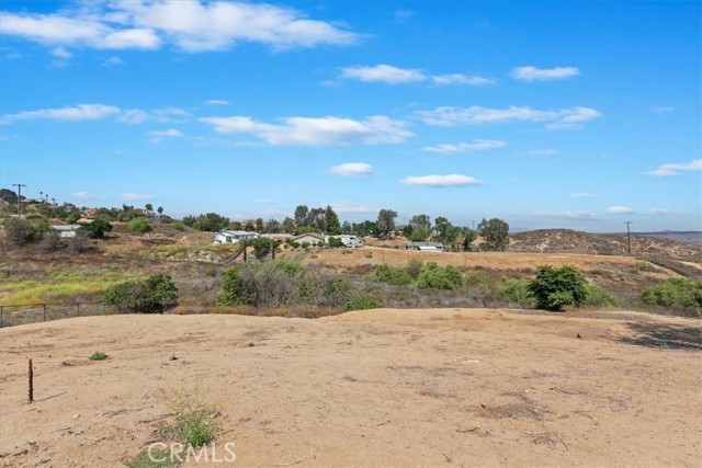 20061 Lounsberry Road, Perris CA: https://media.crmls.org/medias/32117081-2a9a-4ea2-ac54-8971516f276d.jpg