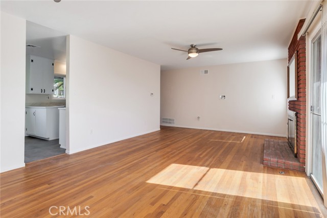 Detail Gallery Image 4 of 27 For 194 W Blaine St, Riverside,  CA 92507 - 4 Beds | 2 Baths