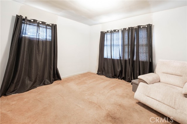 1257 E 76th Place, Los Angeles CA: https://media.crmls.org/medias/32120117-3ba2-4694-90c7-1179bc640122.jpg