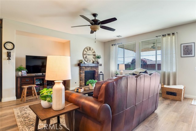 17973 Passionflower Lane, San Bernardino CA: https://media.crmls.org/medias/32123355-3d53-4489-89d1-7c597238c32d.jpg