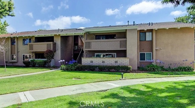 8877 Lauderdale Court, Huntington Beach CA: https://media.crmls.org/medias/32125756-68d5-476e-bbeb-126d93071798.jpg