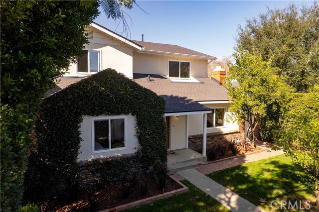 Detail Gallery Image 4 of 55 For 1305 W Riverside, Burbank,  CA 91506 - 4 Beds | 2 Baths