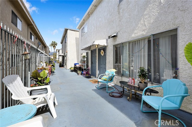 Detail Gallery Image 14 of 15 For 333 Riverdale Dr #8,  Glendale,  CA 91204 - 2 Beds | 1/1 Baths