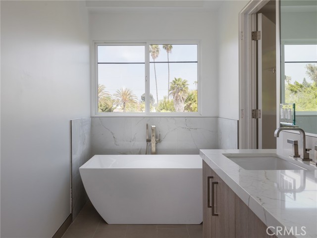 617 Aviation Way, Manhattan Beach, California 90266, 3 Bedrooms Bedrooms, ,1 BathroomBathrooms,Residential,Sold,Aviation,SB22083575