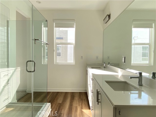 2312 Synergy, Irvine CA: https://media.crmls.org/medias/3215e999-160f-4f09-9b17-a7ace81b2aab.jpg