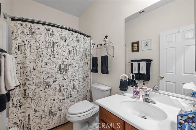 5614 Regent Hill W Terrace, Palmdale CA: https://media.crmls.org/medias/32161044-4f6d-4a89-9a82-3816ebfc7ac9.jpg