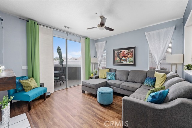 Detail Gallery Image 1 of 25 For 7543 W Liberty Parkway #703,  Fontana,  CA 92336 - 3 Beds | 2/1 Baths