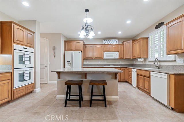 Detail Gallery Image 17 of 73 For 14260 Chinook Rd, Apple Valley,  CA 92307 - 5 Beds | 5/3 Baths