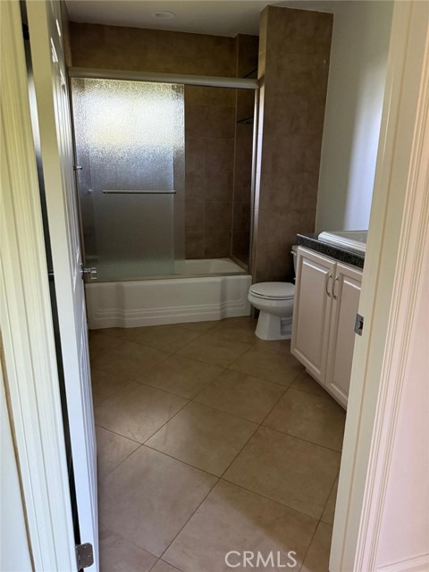 5403 Oakdale Avenue, Woodland Hills CA: https://media.crmls.org/medias/32180236-0499-4983-bf7a-be4e82453624.jpg
