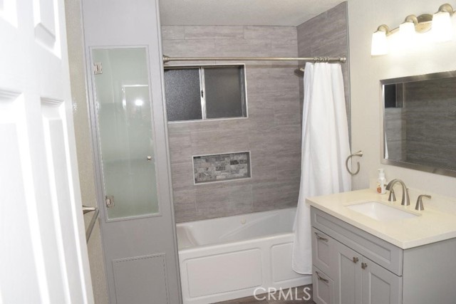 276 E Morningside Street, Long Beach CA: https://media.crmls.org/medias/32181fda-a02c-4133-a439-fe013cb6b8a8.jpg