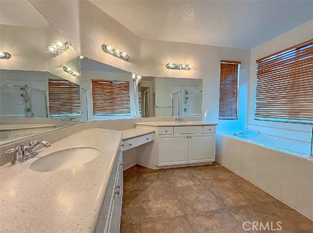 7408 Morning Hills Drive, Eastvale CA: https://media.crmls.org/medias/3218bcc3-c52d-4b77-b6f8-4b7e5a38050d.jpg