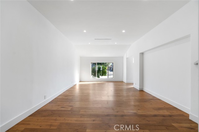 Detail Gallery Image 9 of 54 For 6015 Laurelgrove, North Hollywood,  CA 91606 - 5 Beds | 5 Baths