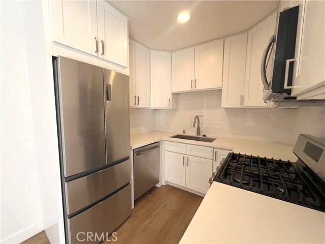 Detail Gallery Image 8 of 11 For 8308 Clinton Ave #3,  West Hollywood,  CA 90048 - 1 Beds | 1 Baths