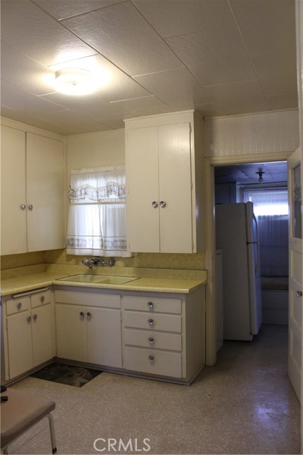 11842 Lindale Street, Norwalk CA: https://media.crmls.org/medias/321b4d4c-e9dd-461d-8fb4-4102bad56cb7.jpg