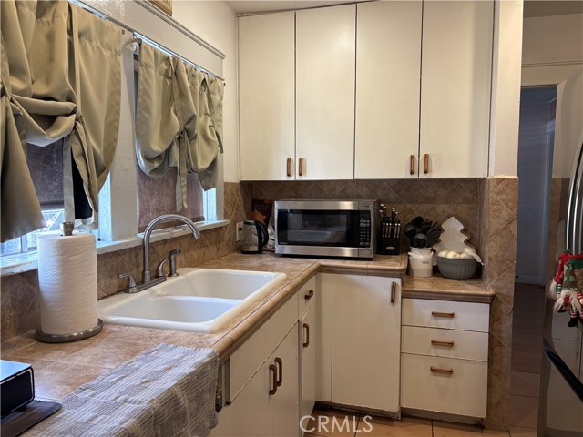 2820 E 6th Street, Los Angeles CA: https://media.crmls.org/medias/321b5b7f-2d6c-437f-bebe-ba2a6048cb57.jpg