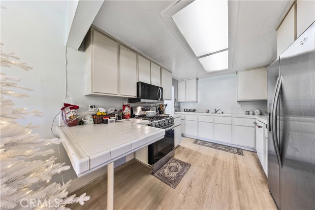 Detail Gallery Image 21 of 27 For 20200 Lassen, Chatsworth,  CA 91311 - – Beds | – Baths