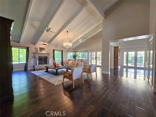 940 N Silent Ranch Drive, Glendora CA: https://media.crmls.org/medias/321ba0e2-92cc-42eb-b734-c8fd0bfc8a1b.jpg