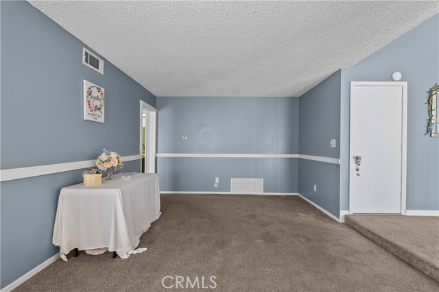 Detail Gallery Image 11 of 32 For 21469 Carol Sue Ln, Saugus,  CA 91350 - 3 Beds | 2 Baths